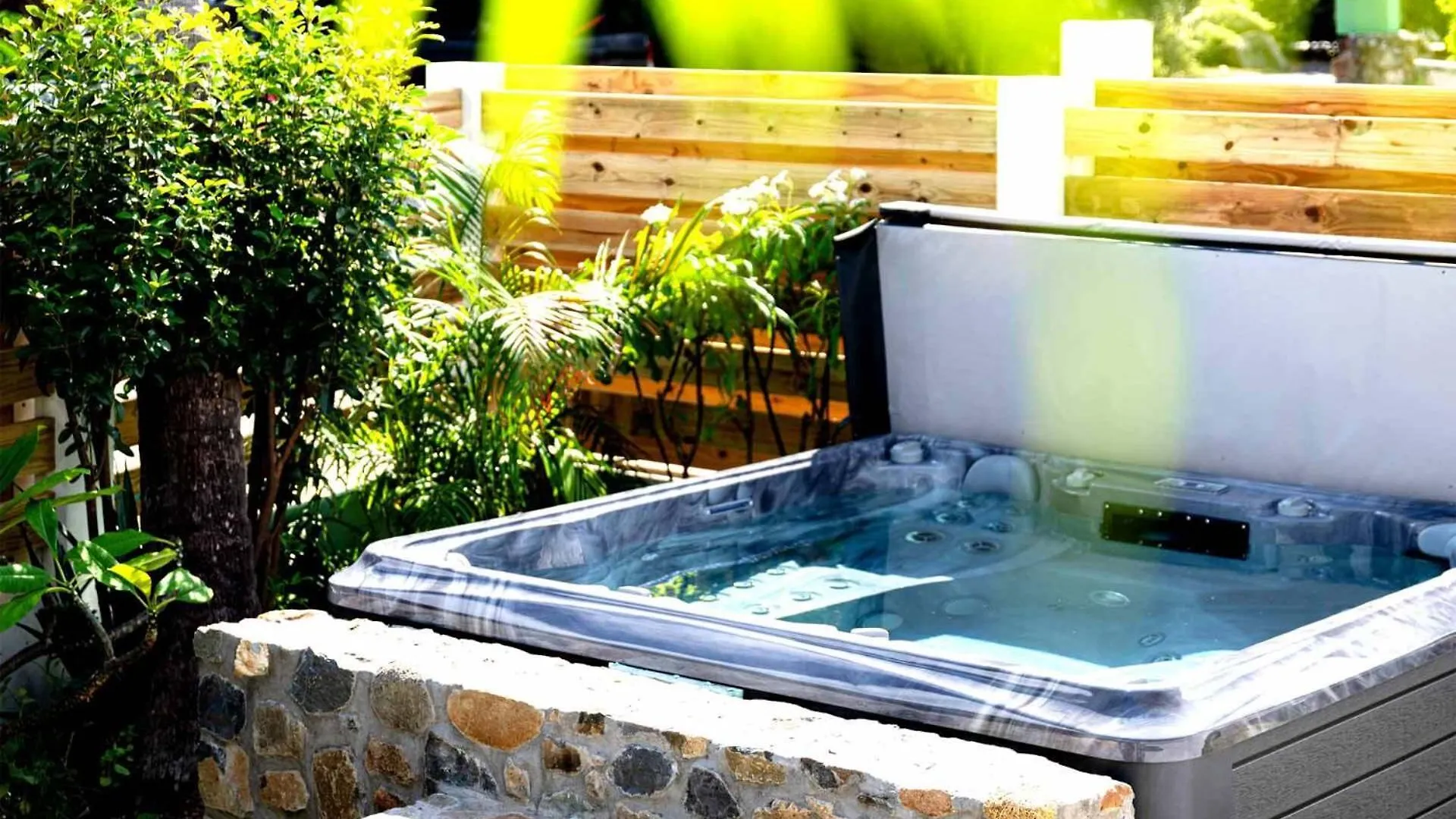 Гостевой дом Pomme Cannelle Luxury Suites & Spa Ориент-Бэй